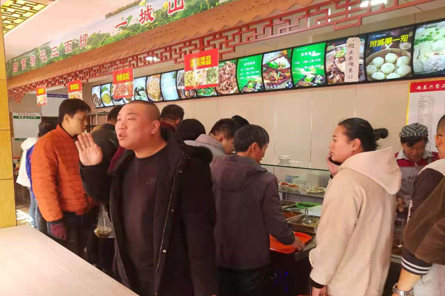 聚成超益兴加盟店生意场景