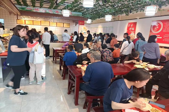 聚成超益兴快餐店面展示！